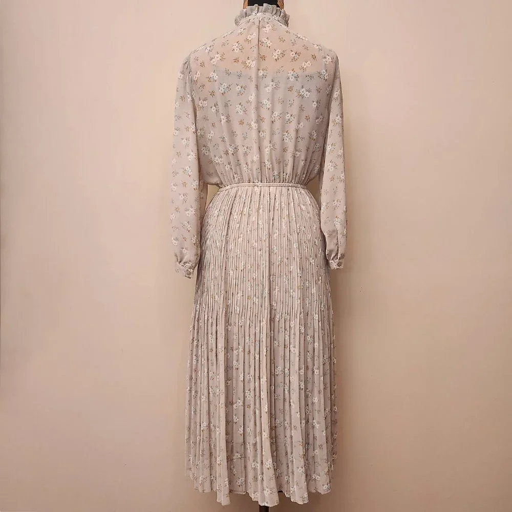 Uniqlo Pleated Chiffon Dress - Picture 6 of 14